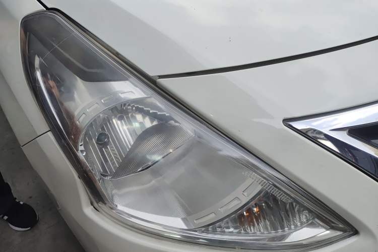 Used Nissan Sunny 2015 1.5XE Manual Comfort Edition Right Front Headlight
