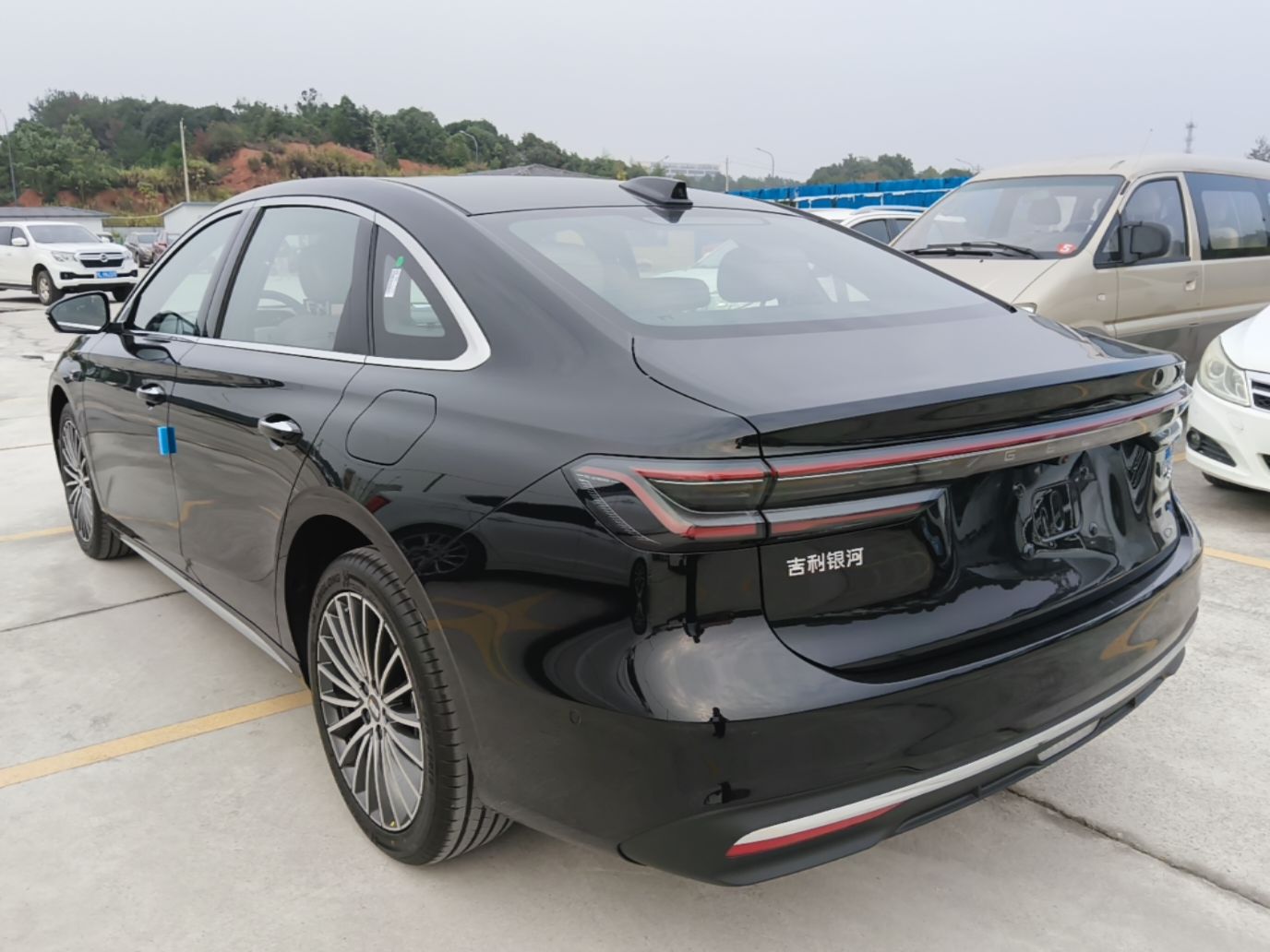 Geely Galaxy Starlight 7 2026 220km Four-Wheel-Drive Exploration+ Edition — снимка 4
