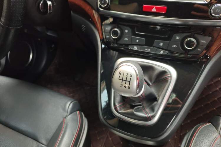 Used Haval H6 2014 Sport Version 1.5T Manual Two-Wheel Drive Elite Edition Gear Lever