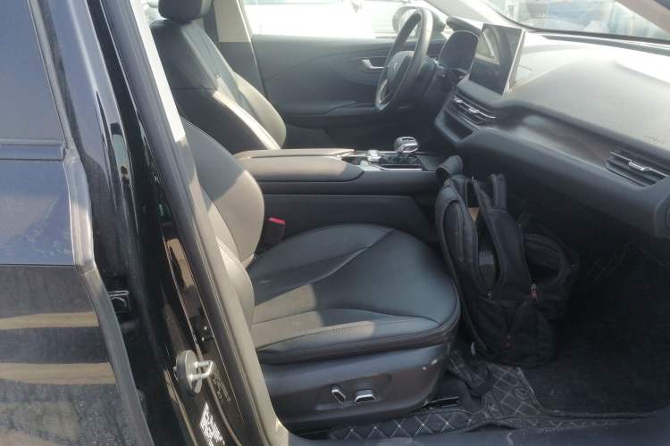 Used Hongqi E-QM5 2022 431 km Charge & Enjoy Edition
