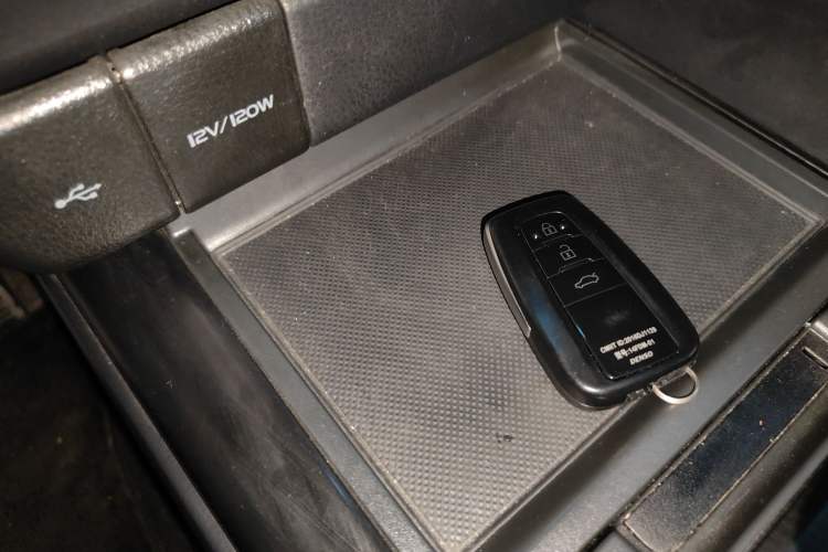 Used Toyota Camry 2023 2.0G Luxury Edition