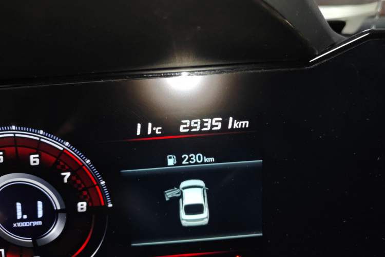 Used Hyundai Elantra 2022 1.5L CVT LUX Prestige Edition Odometer Close Up