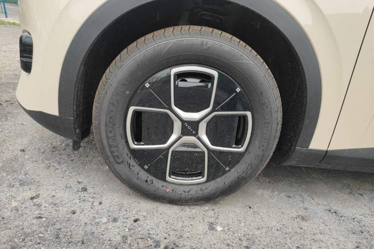 Used AION UT 2025 330 Starlight Edition Left Front Wheel Hub