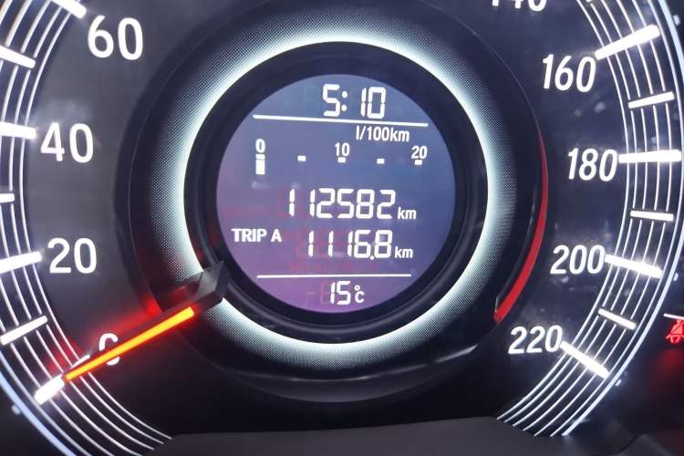 Used Honda Odyssey 2015 Updated Version 2.4L Smart Edition Odometer Close Up