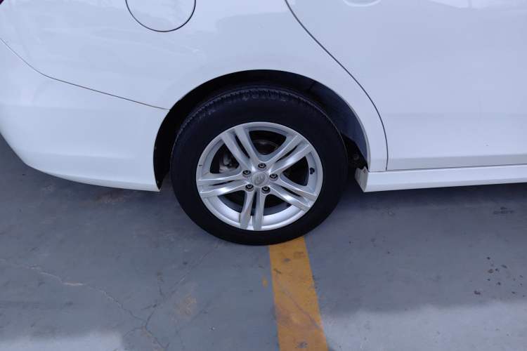 Used Bestune B30 2016 1.6L Automatic Luxury Model Right Rear Wheel Hub