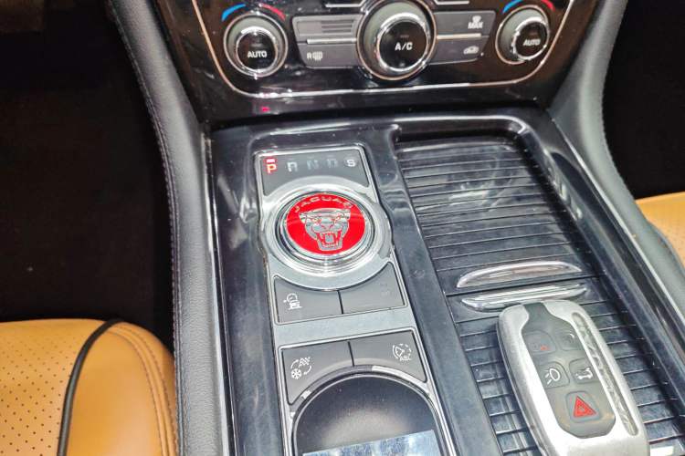 Used Jaguar XJ 2016 XJL 3.0 SC Four-Wheel Drive Panoramic Business Edition
