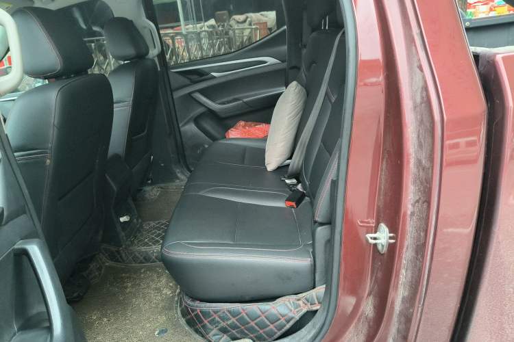 Used SAIC MAXUS T60 2017 2.4L Gasoline Manual Transmission Two-Wheel Drive High Ground Clearance Comfort Edition Standard Cabin
