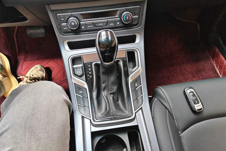 Used Geely Auto Emgrand 2018 1.5L CVT Upward Connect Edition Gear Lever