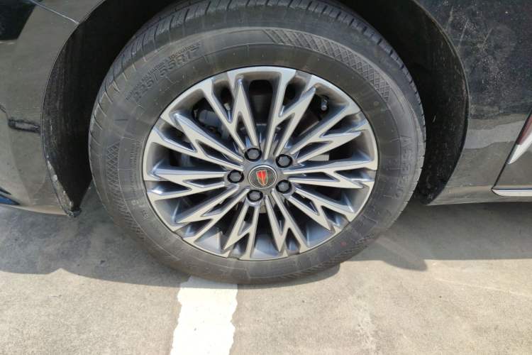 Used Hongqi H5 2025 1.5T DCT Qiyun 500 000th Unit Commemorative Edition Left Front Wheel Hub