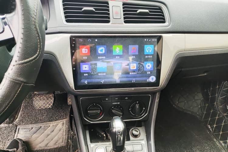 Used Volkswagen Lavida 2017 1.6L Automatic Comfort Edition Audio And AC Panel