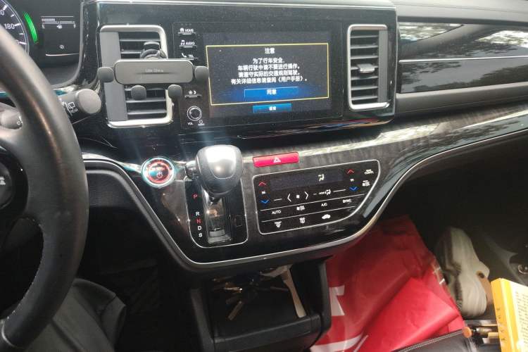 Used Honda Elysion 2019 2.0L Hybrid Luxury Edition Audio And AC Panel