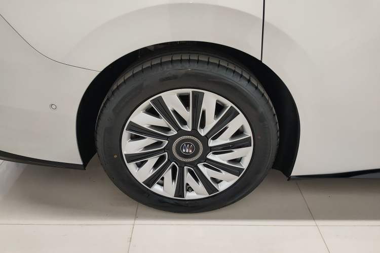 Used Buick Envision Family 2026 Luxury Edition Right Rear Wheel Hub