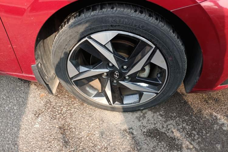 Used Hyundai Elantra 2021 1.5L CVT LUX Prestige Edition Right Front Wheel Hub