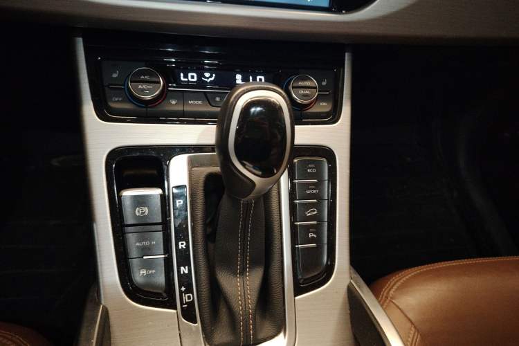 Used Geely Auto Emgrand X7 Sport 2016 1.8TD Automatic ZhiZun Version
