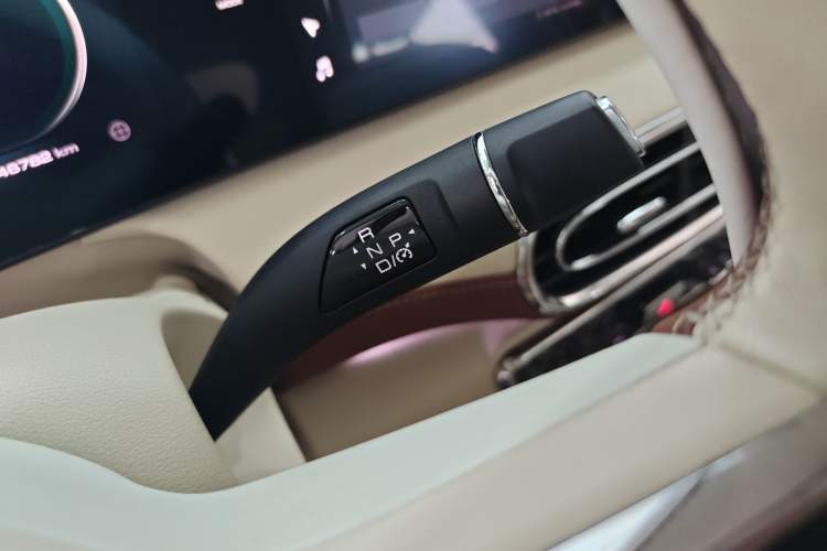 Used ORA Ballet Cat 2022 401 km Nutcracker Edition