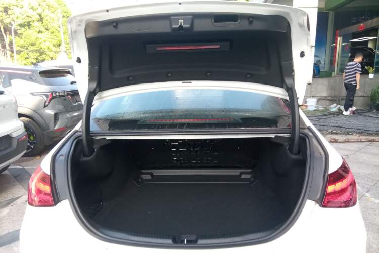 Used Mercedes-Benz C-Class 2024 Facelifted C-Class 260 L Night Edition Sports Version