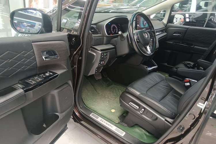 Used Honda Elysion 2022 2.0L eHEV Luxury Edition
