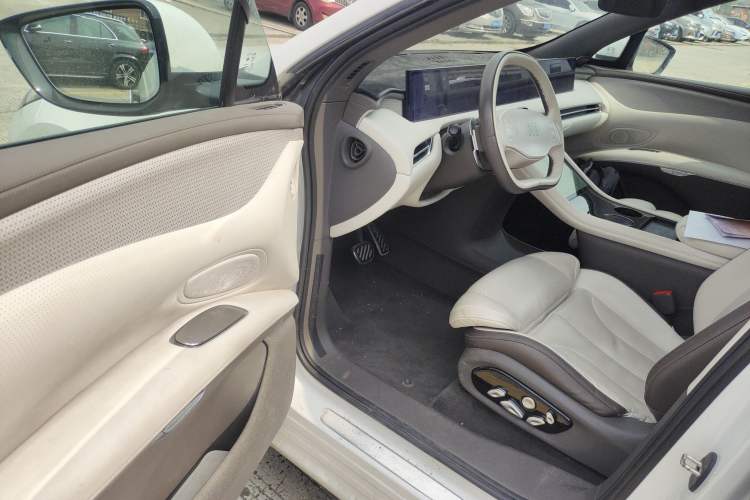 Used IM LS7 2023 100kWh Lux Rear-Drive Version