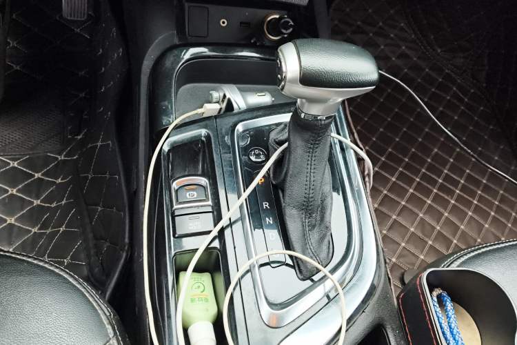 Used GAC Trumpchi GA6 2016 235T DCT Elite Edition Gear Lever