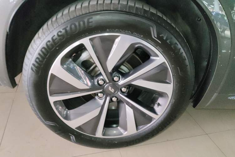 Used Li Auto ONE 2021 Extended-Range 6-Seater Version Right Rear Wheel Hub