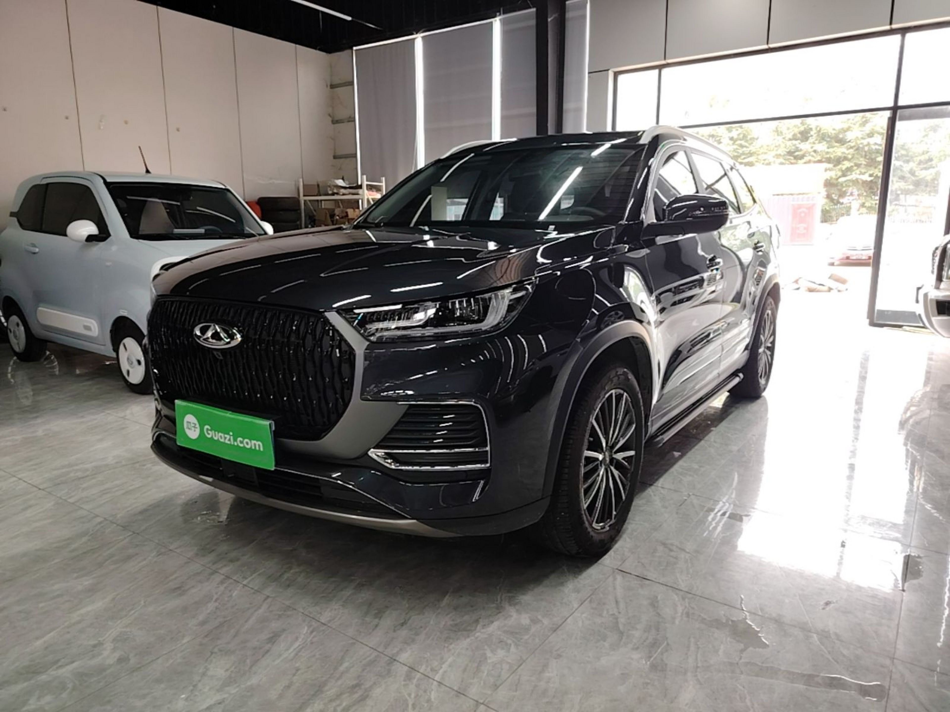 Под передней частью автомобиля