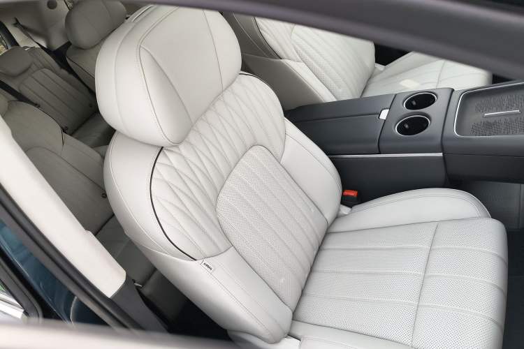 Used VOYAH Dream 2025 PHEV Four-Wheel-Drive Flagship Kunpeng Edition
