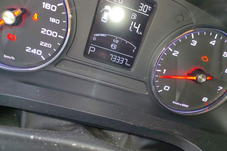 Used Roewe i6 2020 PLUS 1.6L CVT 4G Connected Glory Flagship Edition Odometer Close Up