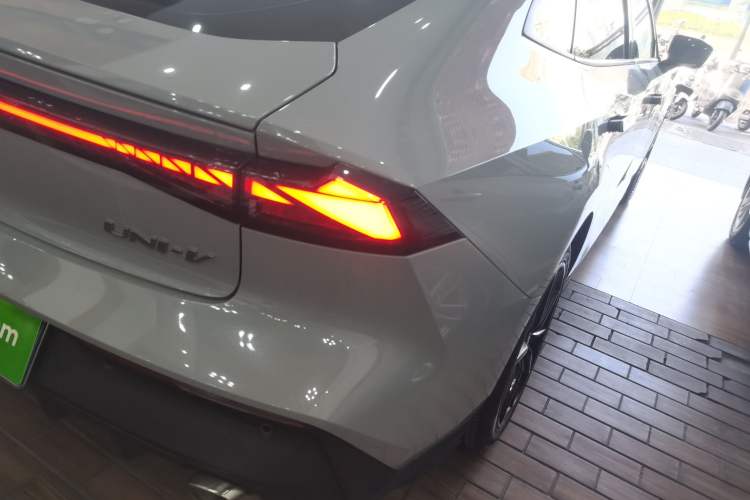 Used Changan UNI-V 2022 1.5T Prestige Version
