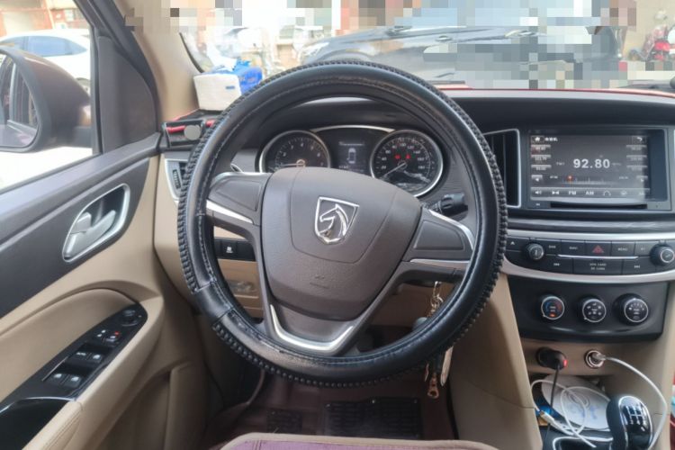 Used Baojun 730 2016 Revised 1.5L Manual Standard Version 7 Seats China V Emission Standard Steering Wheel