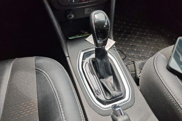 Used Chery Tiggo 3X 2018 1.5L Automatic Elite Edition Gear Lever