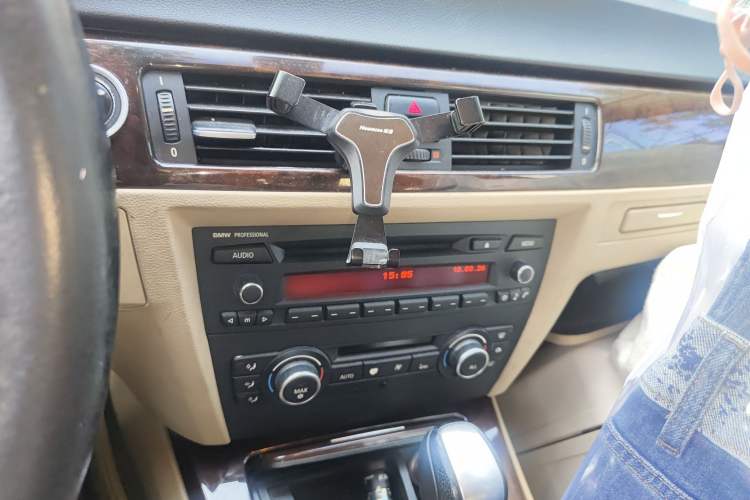 Used BMW 3 Series 2010 320i Luxury Model Audio And AC Panel