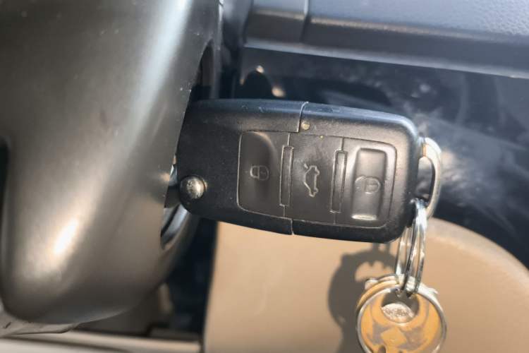 Used Volkswagen Lavida 2011 1.6L Manual - Premium Edition Vehicle Key