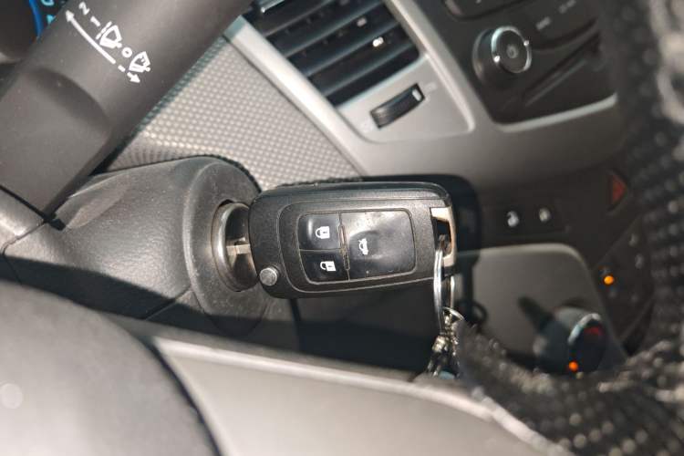 Used Chevrolet Cruze 2011 1.6L SE Automatic Vehicle Key