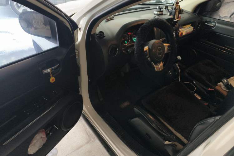 Used Jeep Compass 2012 2.4L Four-Wheel Drive Urban Edition
