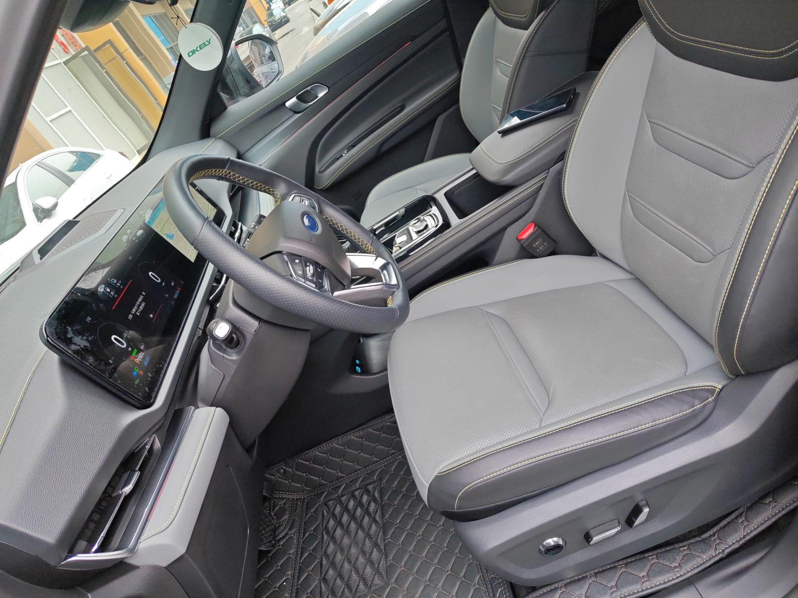 Переднее сиденье в автомобиле