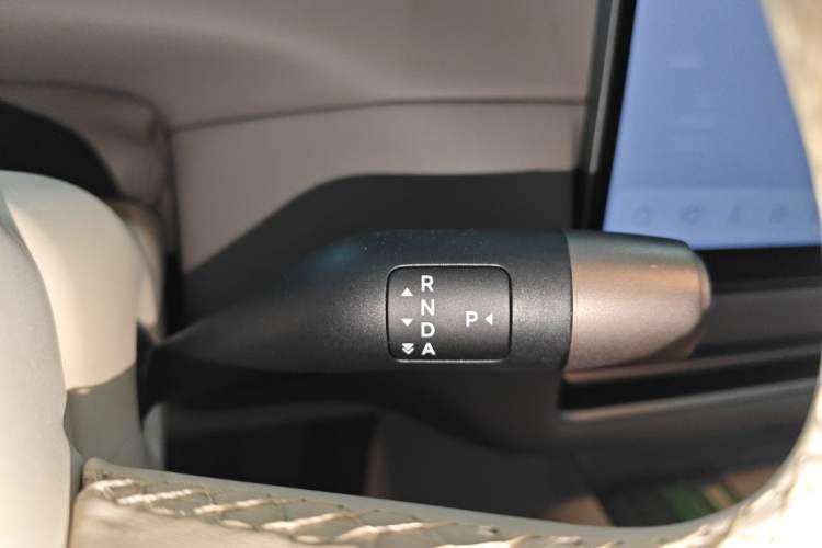 Used Li Auto i6 2025 Model Two-Wheel-Drive Standard Type
