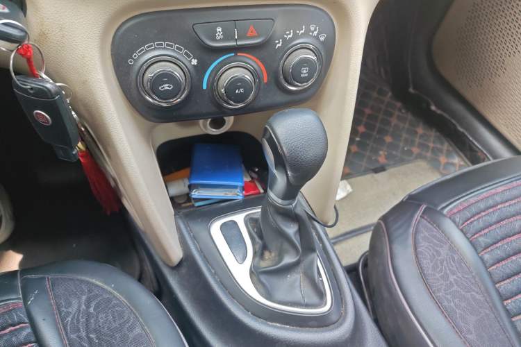 Used Fiat Viaggio 2012 1.4T Automatic Enjoyment Edition Gear Lever