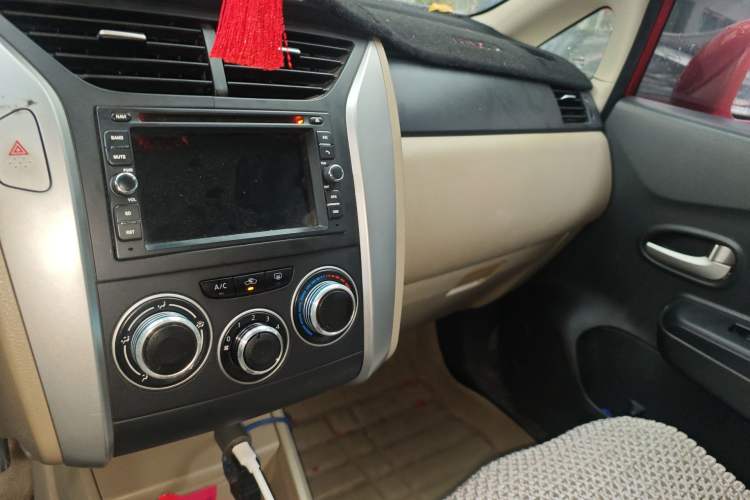 Used Venucia R50 2012 1.6L Manual Comfort Edition Audio And AC Panel