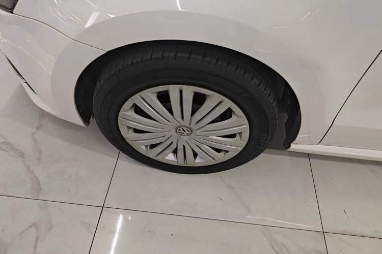 Used Volkswagen Polo 2016 1.6L Automatic Comfort Model Left Front Wheel Hub