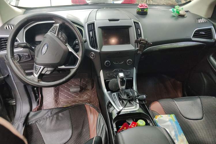 Used Ford Edge 2015 2.0T GTDi Two-Wheel-Drive High-Line Version
