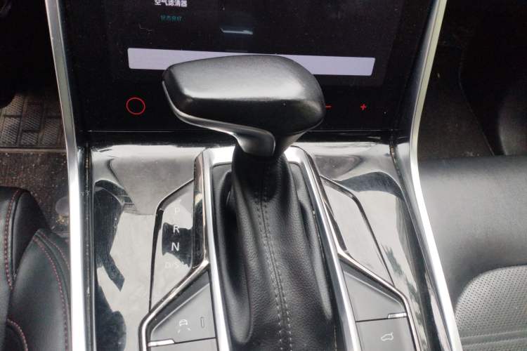 Used SAIC MAXUS D60 2019 1.5T Automatic Luxury Edition 5-seater Gear Lever