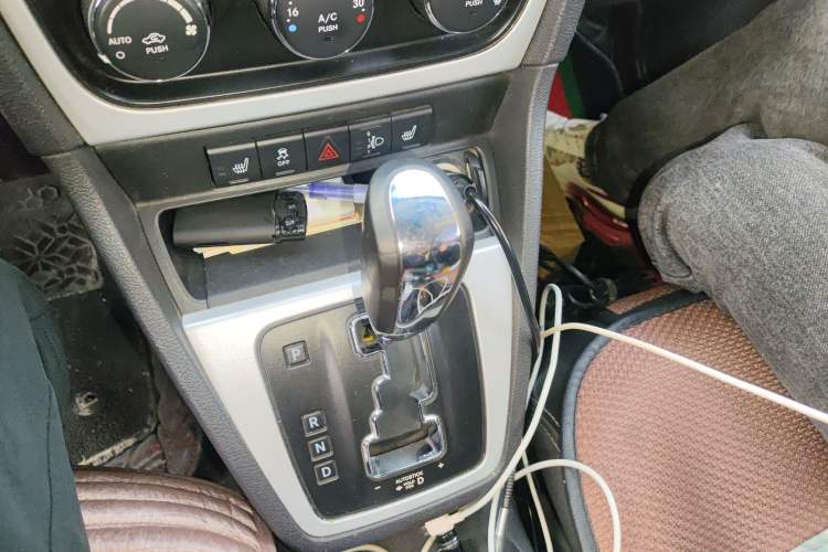 Used Dodge Caliber 2011 2.0 SXT Comfort Edition Gear Lever