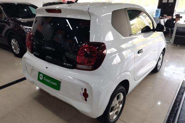 Used Roewe Clever 2021 302 km New Four-Seater Super-Efficient Version Rear Right 45 Deg