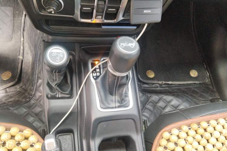 Used Jeep Wrangler 2019 2.0T Sahara Four-Door Version China VI Emission Standard
