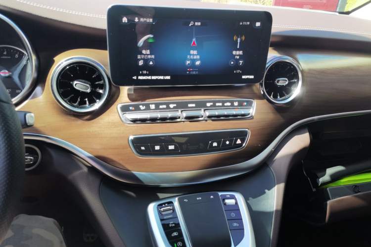 Used Mercedes-Benz V-Class 2021 V 260 L Long-wheelbase Luxury Edition Audio And AC Panel