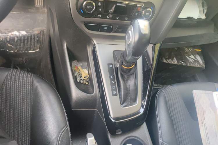 Used Ford Focus 2015 Sedan 1.6L Automatic Comfort Model Gear Lever