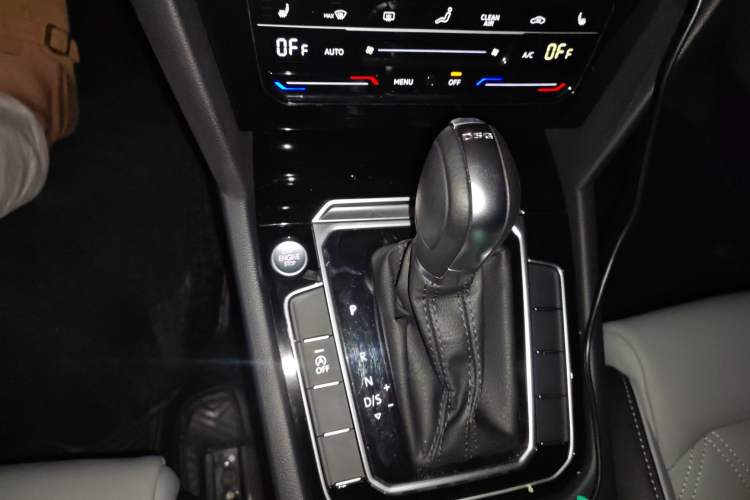 Used Volkswagen Magotan 2023 2 Million Units Limited Edition 330TSI DSG Leading Version