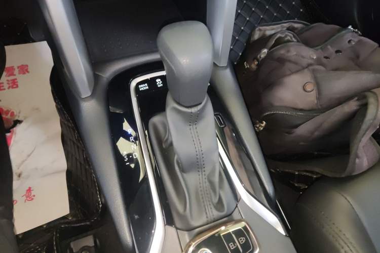 Used Toyota Corolla Cross 2023 Dual-Motor 2.0L Pioneer Edition Gear Lever