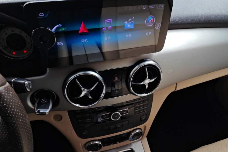 Used Mercedes-Benz GLK-Class 2013 GLK 300 4MATIC Dynamic Edition Audio And AC Panel