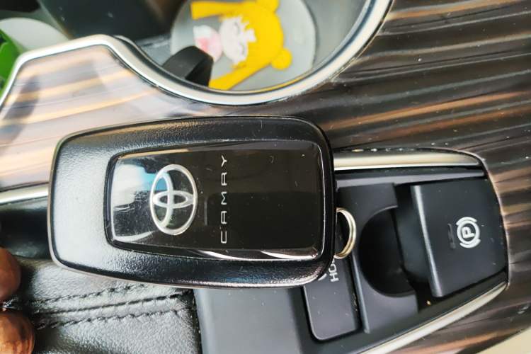 Used Toyota Camry 2019 Revised Version 2.0G Luxury Edition Vehicle Key